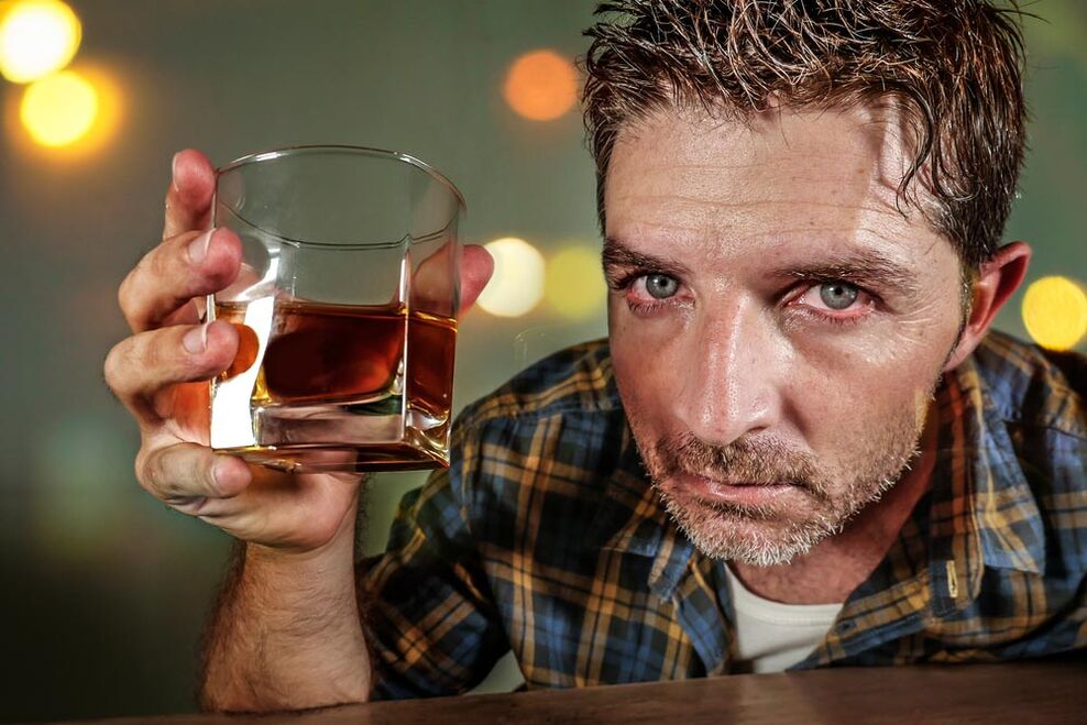 A alcoholic man looks painful